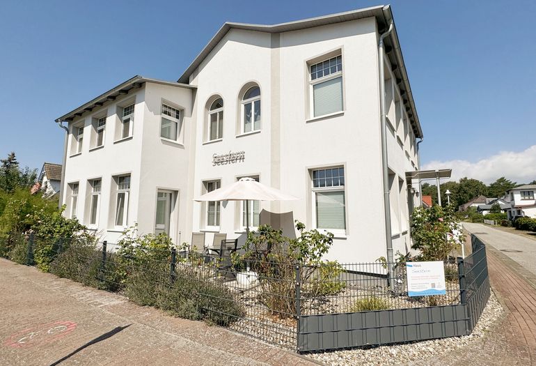 Haus Seestern Whg 2 Rosengarten - Terrasse vom Esszimmer erreichbar Haus Seestern Whg 2 Rosengarten - Terrasse vom Esszimmer erreichbar