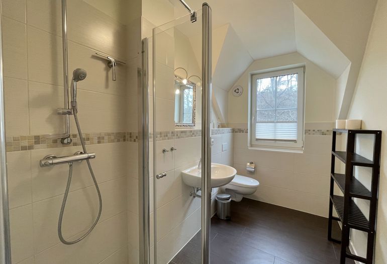 Badezimmer mit Dusche Badezimmer mit Dusche