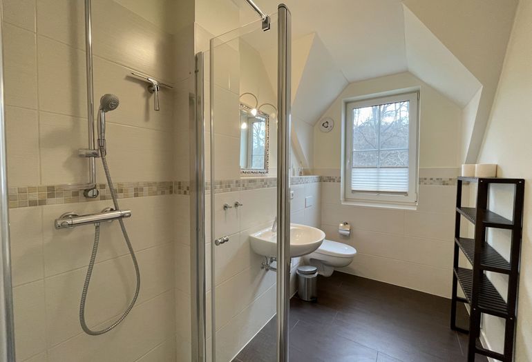 Badezimmer mit Dusche Badezimmer mit Dusche