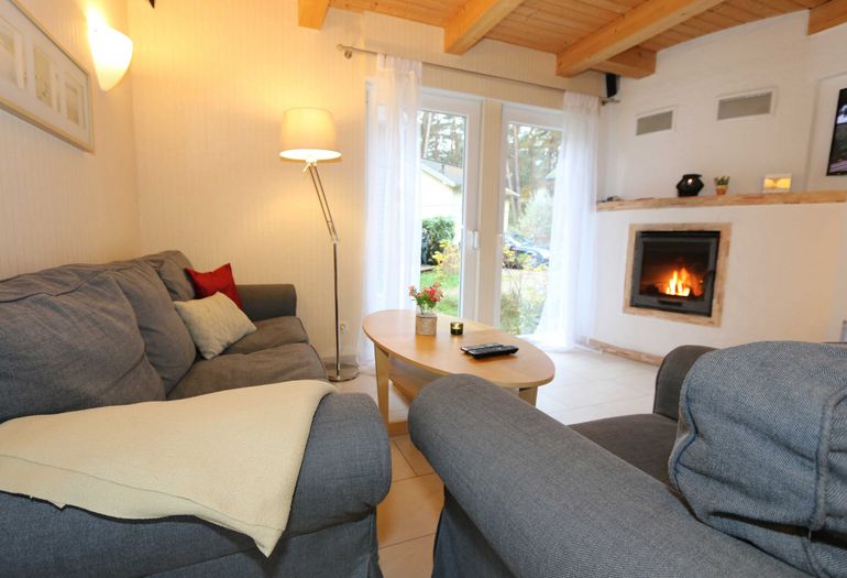 gemütliche Sitzecke mit Kamin