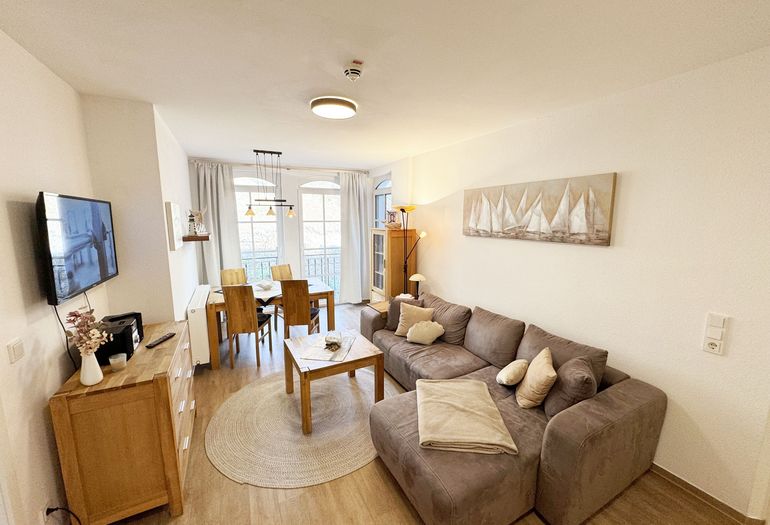 gemütlicher Wohnbereich mit Essbereich