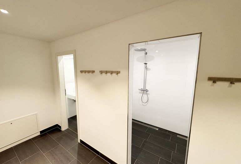 Sauna mit Sanitäranlagen