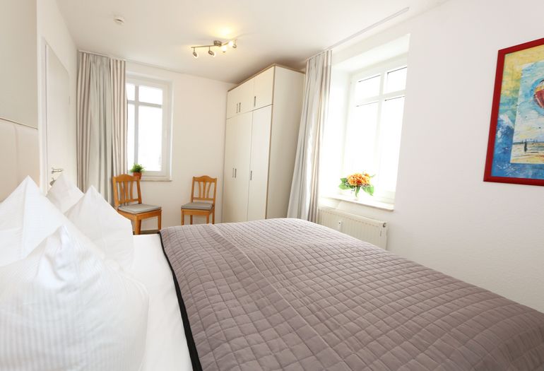 Schlafzimmer mit Kleiderschrank Schlafzimmer mit Kleiderschrank