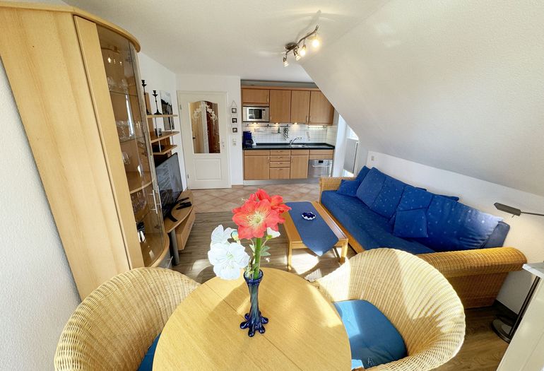 Essplatz mit Blick auf die Couch