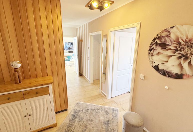 Flurbereich mit Ablage Flurbereich mit Ablage