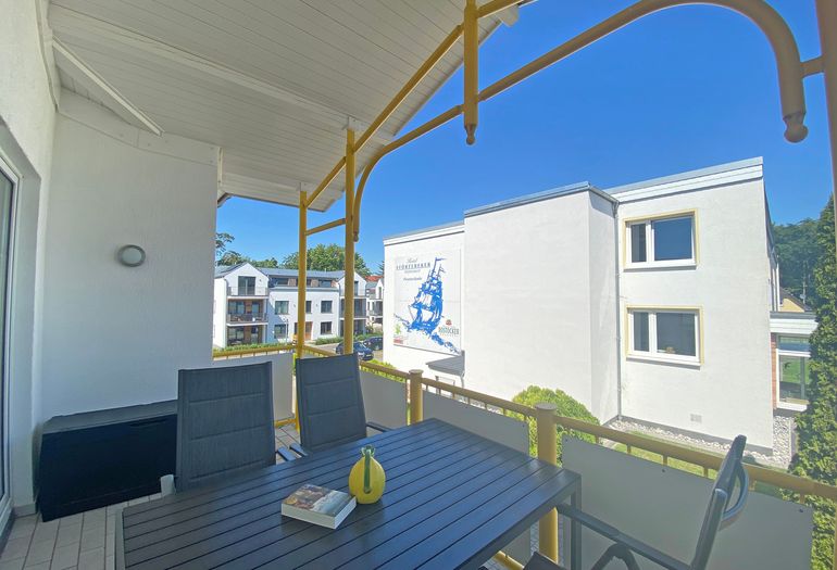 bestuhlter Balkon