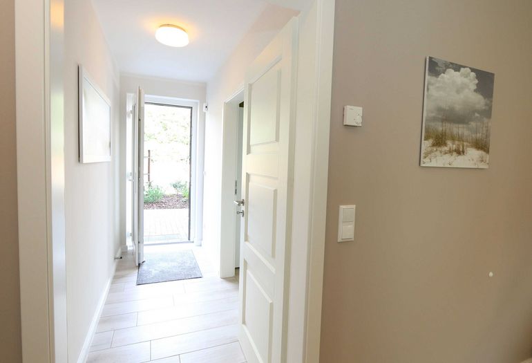 Flurbereich mit Blick zur Eingangstür