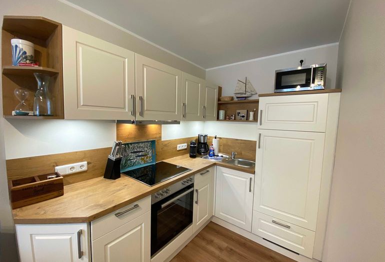 Küchenzeile mit Backofen Küchenzeile mit Backofen