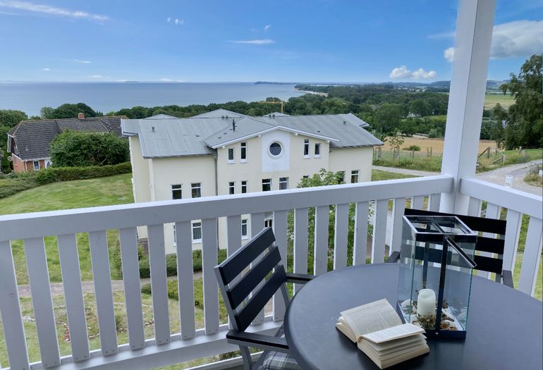 bestuhlter Balkon