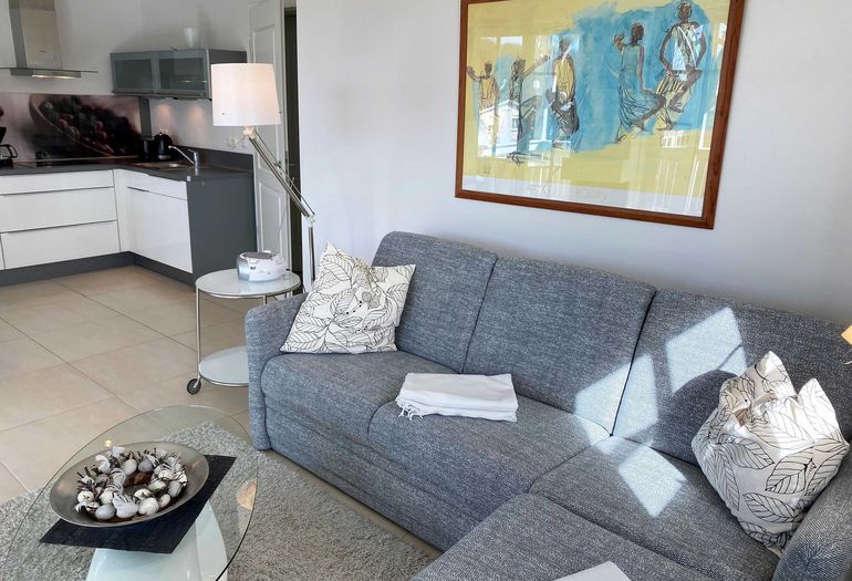 Wohnzimmer mit Blick zur Küche Wohnzimmer mit Blick zur Küche