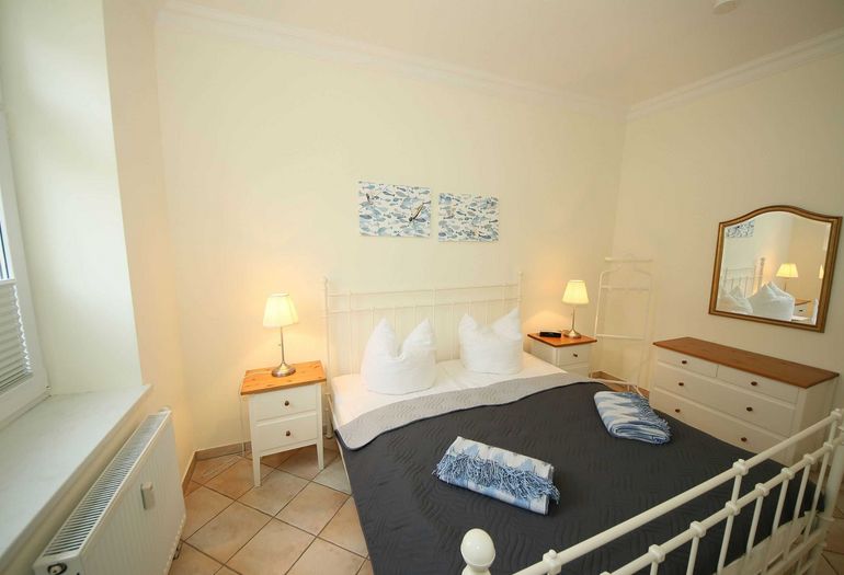 Schlafzimmer mit Kleiderschrank Schlafzimmer mit Kleiderschrank
