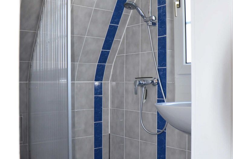 Badezimmer mit Dusche Badezimmer mit Dusche