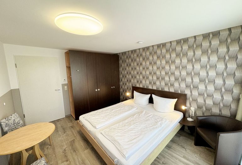 Schlafbereich mit Doppelbett