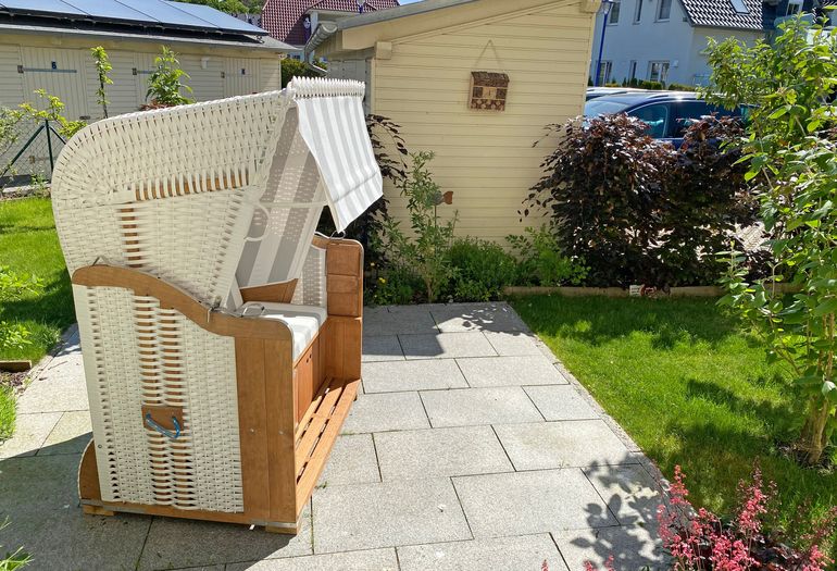 2. Terrasse mit Strandkorb in ruhiger Lage