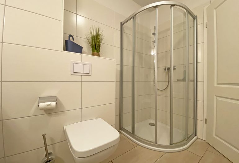 Badezimmer mit Dusche