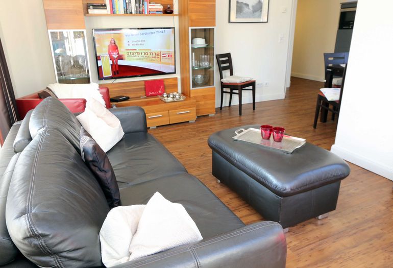 moderne Couch mit TV