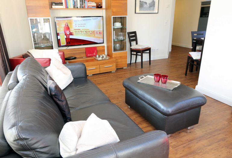 moderne Couch mit TV