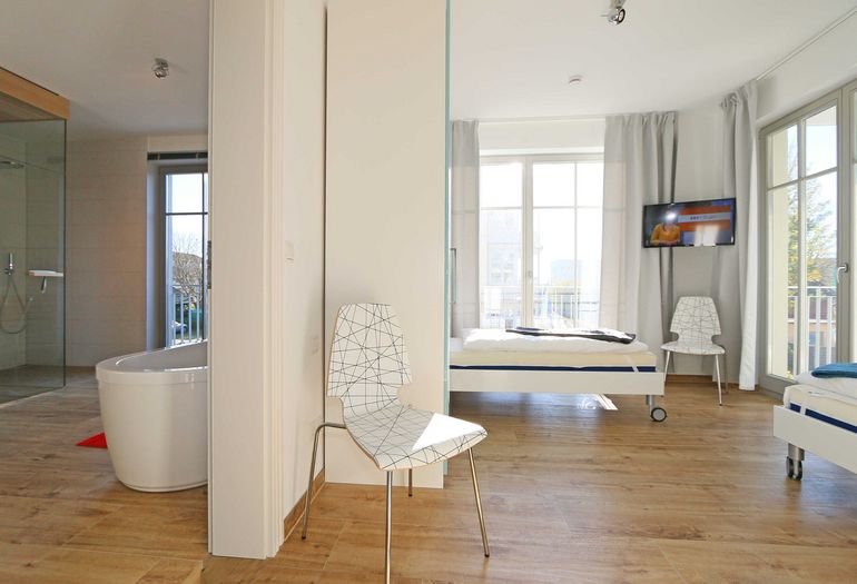 Schlafzimmer mit Zugang zum Badezimmer Schlafzimmer mit Zugang zum Badezimmer