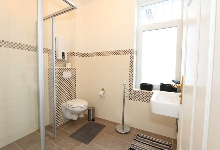 Badezimmer mit Dusche