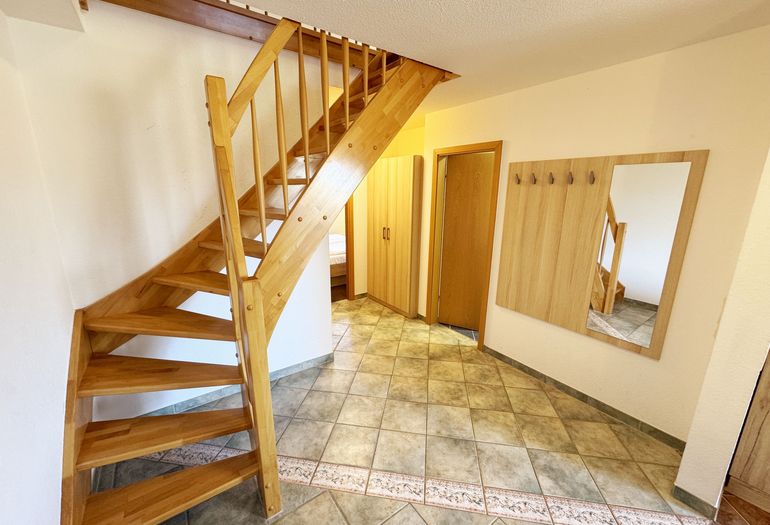 Flurbereich mit Treppe zum Obergeschoss