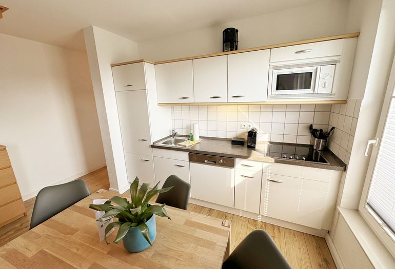 Küchenzeile mit Blick vom Essplatz