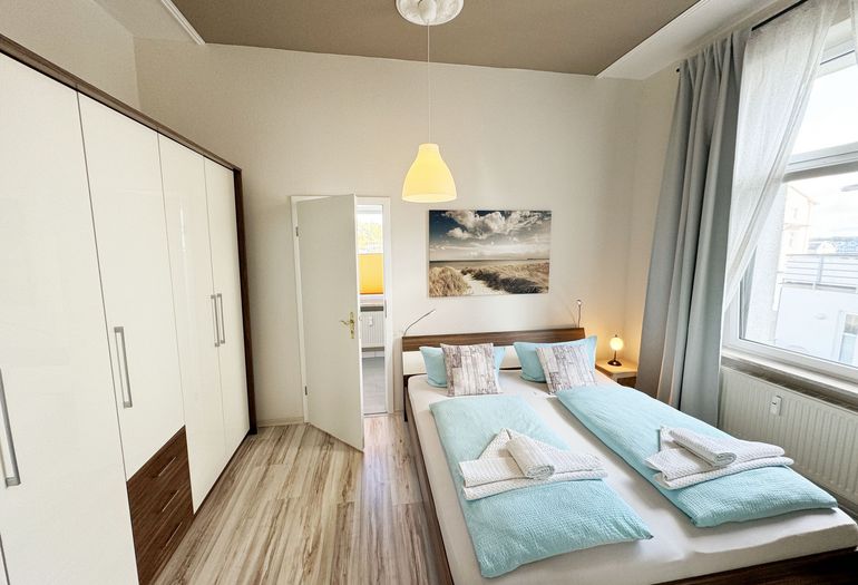 Schlafzimmer mit Insektenschutzgitter