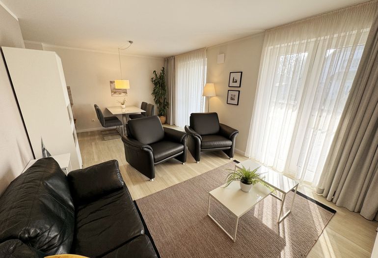 Wohnbereich mit Blick auf den Esstisch