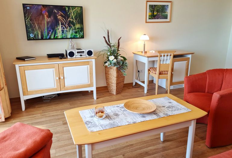 TV-Board und Couchbereich TV-Board und Couchbereich