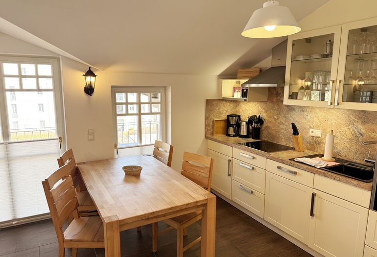 Küchenzeile mit Essbereich Küchenzeile mit Essbereich