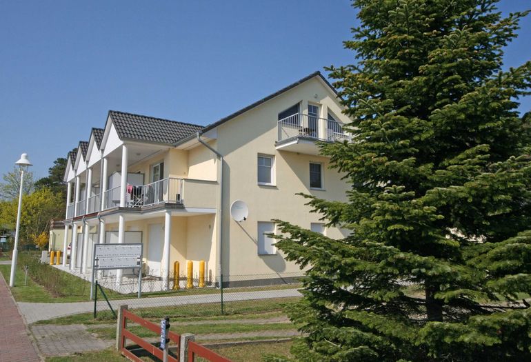 seitlicher Blick zum Apartmenthaus Thiessow seitlicher Blick zum Apartmenthaus Thiessow