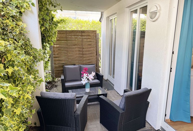Terrasse mit Bestuhlung