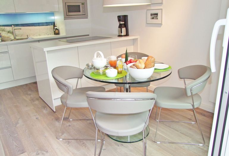 Haus Meeresblick A 4.03 Urlaubsglück - Esstisch beim Küchenbereich