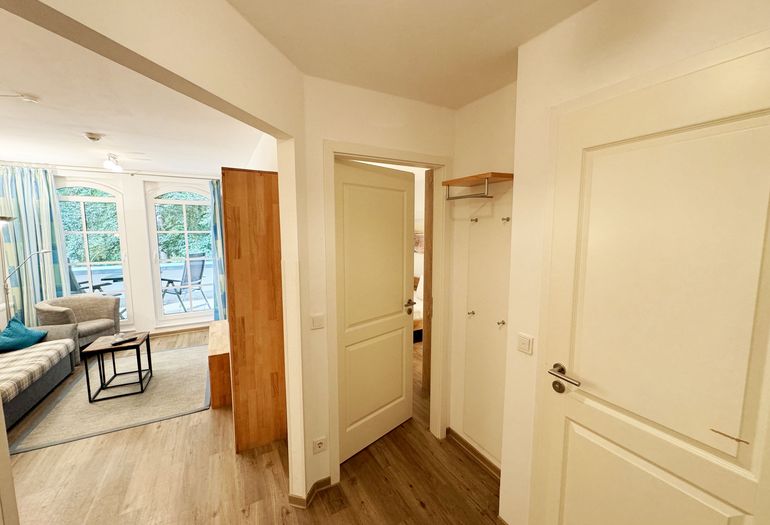 Flurbereich mit Zugang zum Schlafzimmer und Bad