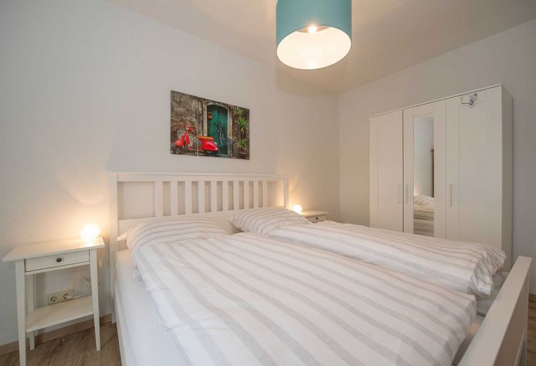 1. Schlafzimmer mit Doppelbett 1. Schlafzimmer mit Doppelbett