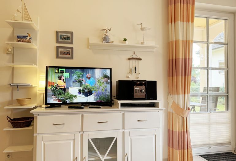TV mit Mini-Stereo-Anlage