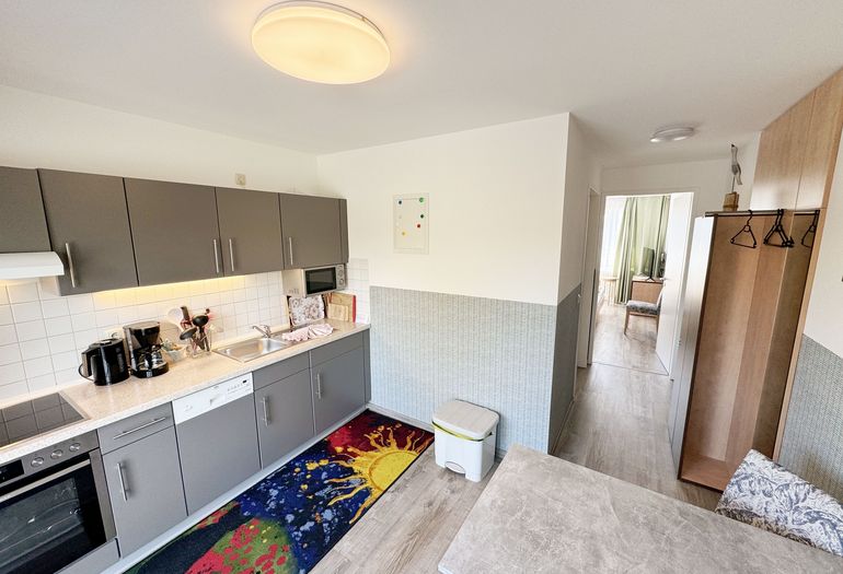 Küchenzeile mit Blick in Richtung Wohn./Schlafbereich Küchenzeile mit Blick in Richtung Wohn./Schlafbereich