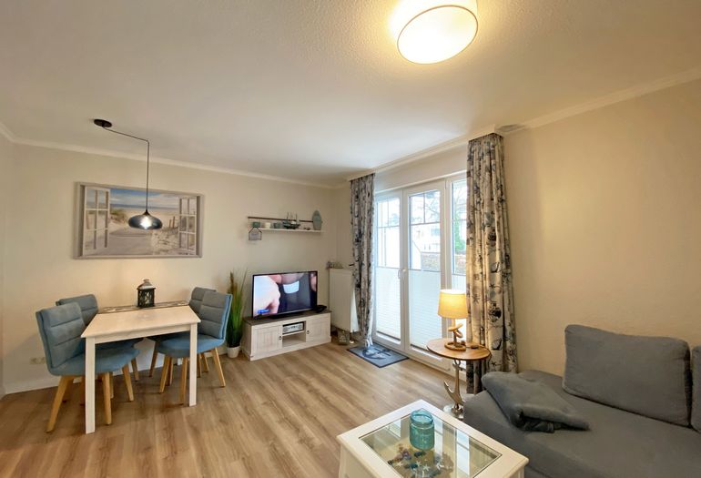 Wohnzimmer mit Esstisch