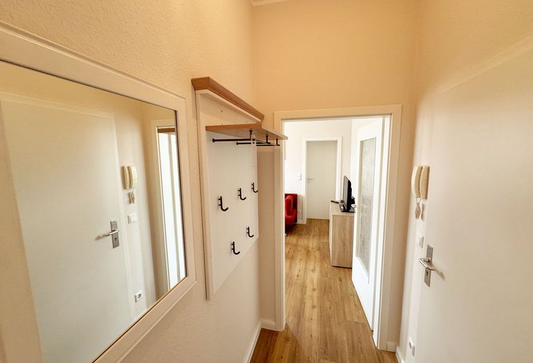 Flurbereich mit Blick zum Wohnbereich Flurbereich mit Blick zum Wohnbereich