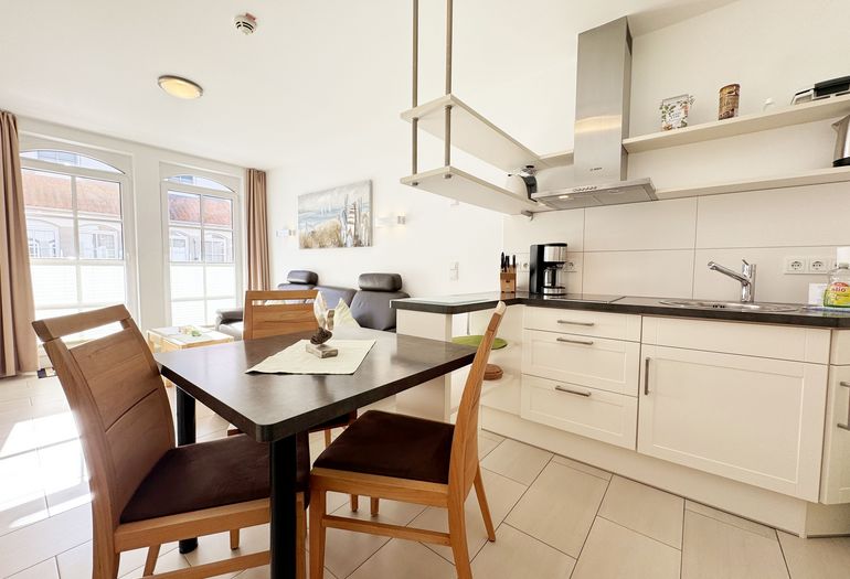 kleine Essecke mit Stühlen