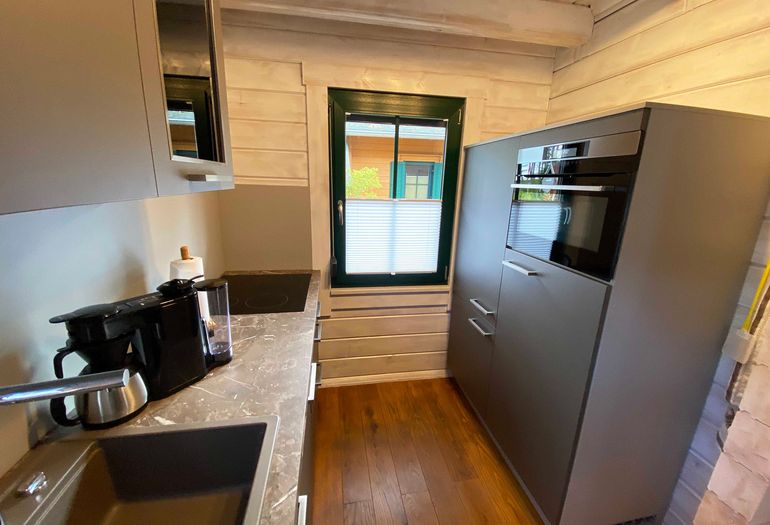 Küchenzeile mit Backofen