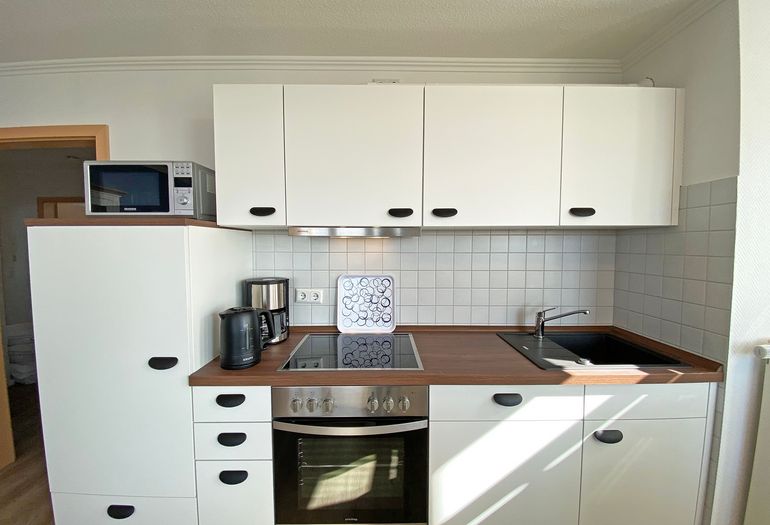 Küchenzeile mit Ceranfeld für gemeinsames Kochen Küchenzeile mit Ceranfeld für gemeinsames Kochen