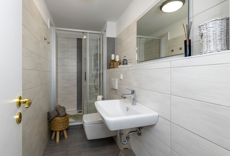 Badezimmer mit Waschbecken