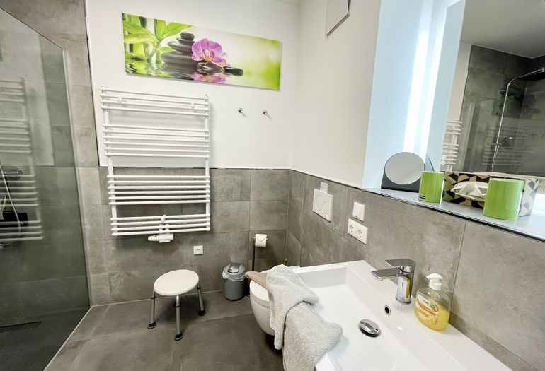 Duschbad mit Dusche