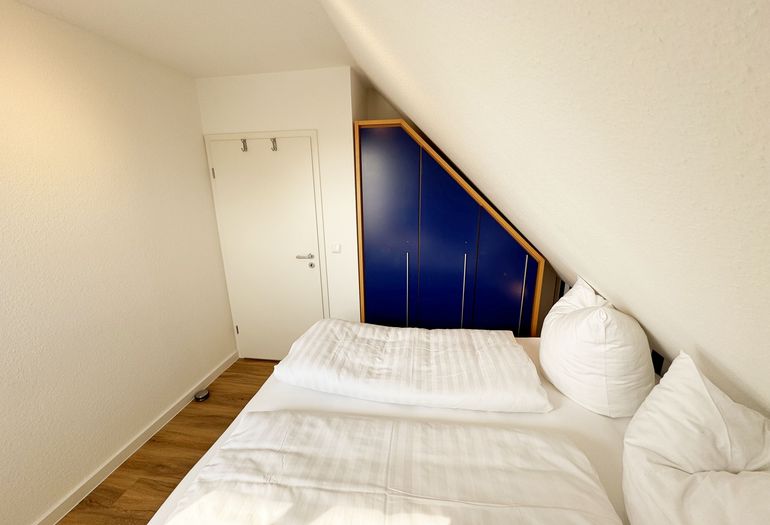 1. Schlafzimmer mit Einbaukleiderschrank 1. Schlafzimmer mit Einbaukleiderschrank