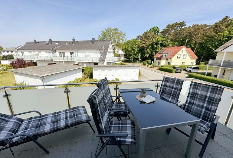 Balkon mit Sonnenliege Balkon mit Sonnenliege