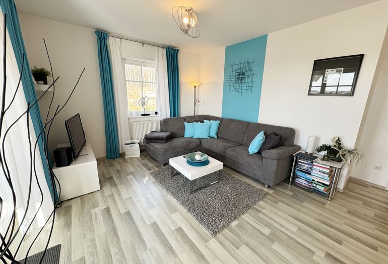 Villa Wilhelmine WE 04 Wohnzimmer mit gemütlicher Couch