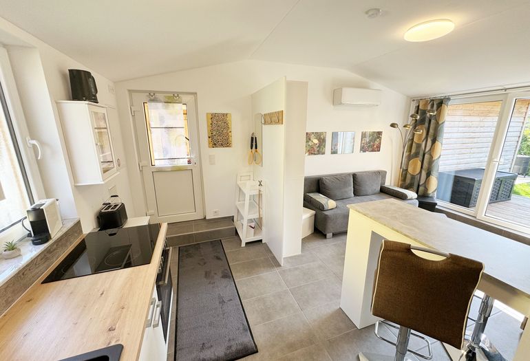 Küchenzeile mit Blick zum Eingang