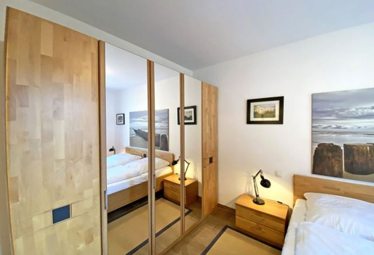 1. Schlafzimmer mit Kleiderschrank 1. Schlafzimmer mit Kleiderschrank