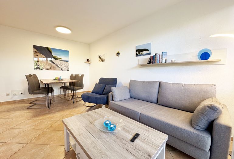 gemütliches Wohnzimmer mit Couch gemütliches Wohnzimmer mit Couch