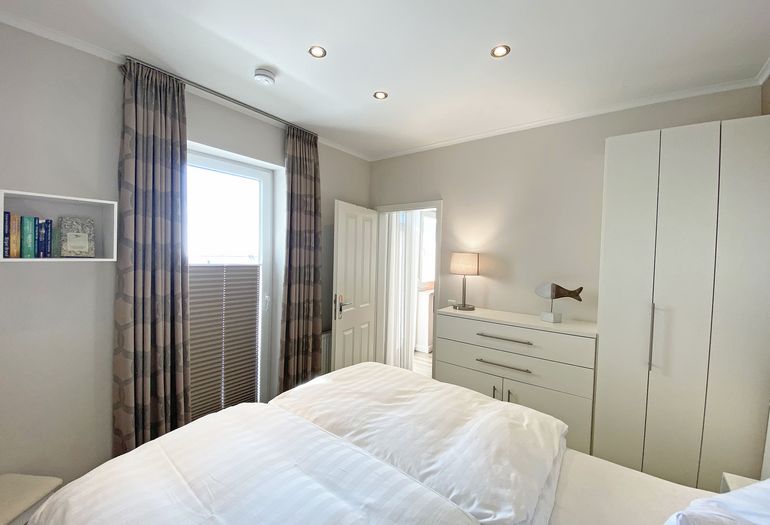 1. Schlafzimmer mit Doppelbett 1. Schlafzimmer mit Doppelbett